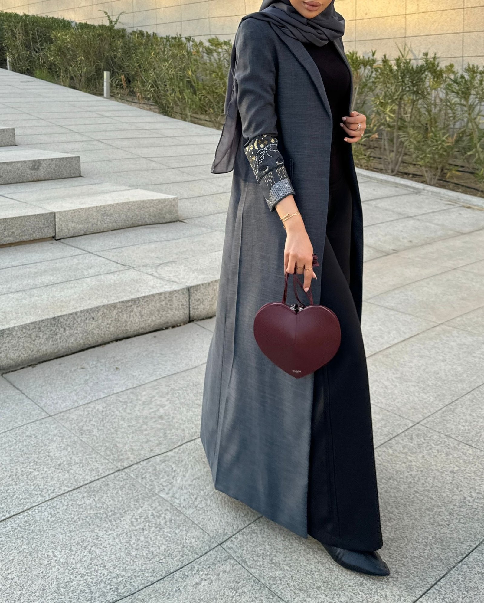 عبايه بليزر مطرزه 🌙